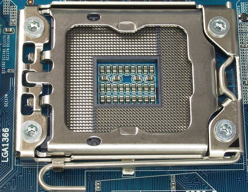 Socket_LGA_1366_closed_R7309465_wp.jpg